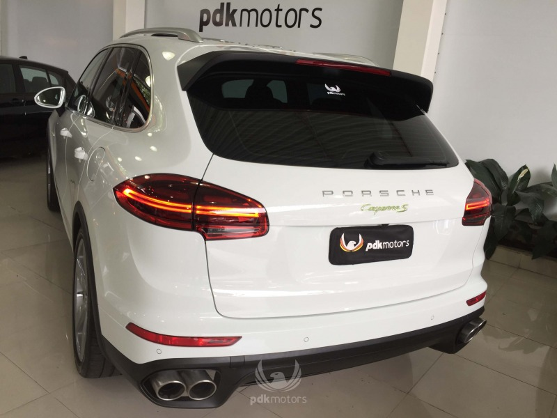 Foto do veículo PORSCHE  CAYENNE S E-HYBRID 2017 1.180 KM 399.000,00
