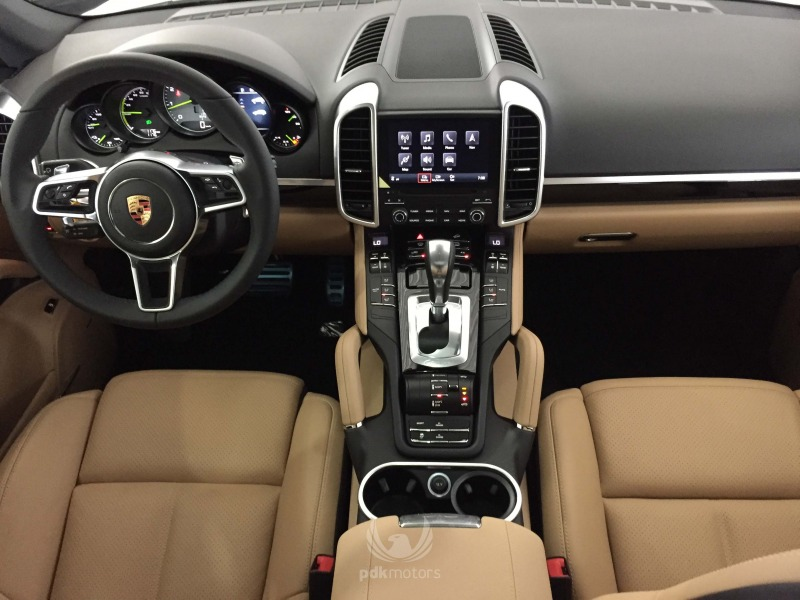 Foto do veículo PORSCHE  CAYENNE S E-HYBRID 2017 1.180 KM 399.000,00