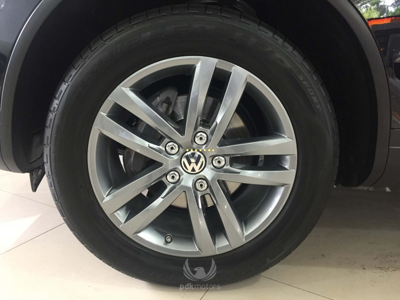 Foto do veículo VOLKSWAGEN  TOUAREG V6 3.6L 2015 21.769 KM 179.000,00