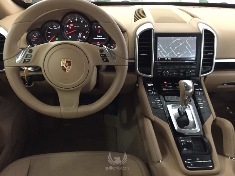 Foto do veículo PORSCHE  CAYENNE V6 2014 45.600 KM 239.000,00