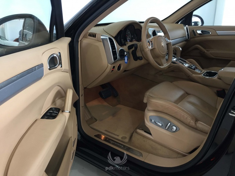 Foto do veículo PORSCHE  CAYENNE S 2011 39.800 KM 189.000,00