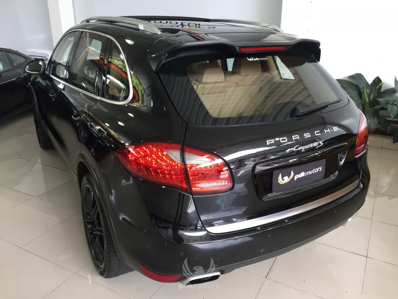 Foto do veículo PORSCHE  CAYENNE S 2011 39.800 KM 189.000,00
