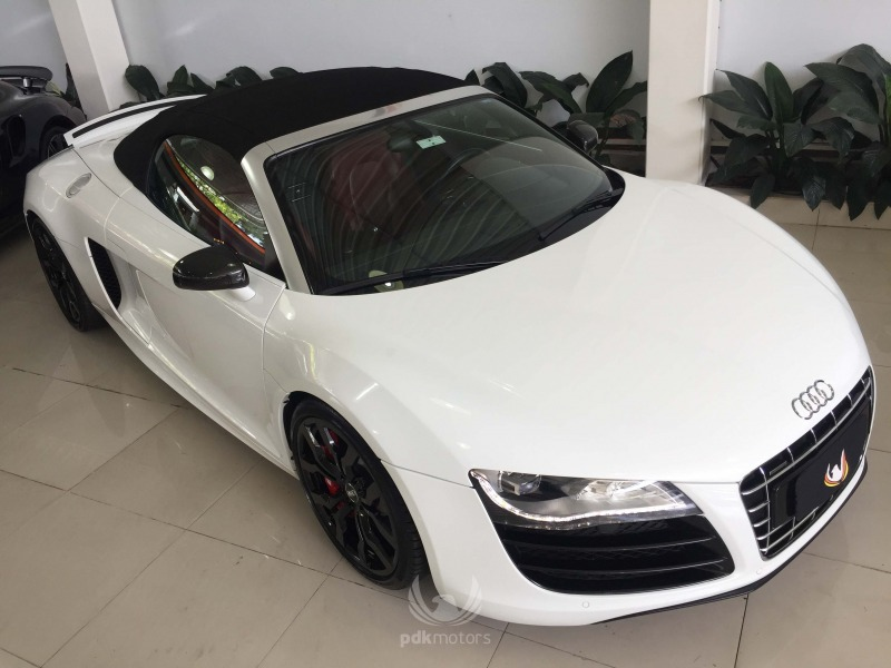 Foto do veículo AUDI  R8 SPYDER QUATTRO 2011 27.102 KM 550.000,00