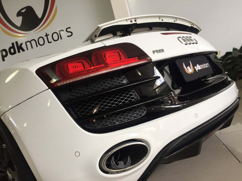 Foto do veículo AUDI  R8 SPYDER QUATTRO 2011 27.102 KM 550.000,00