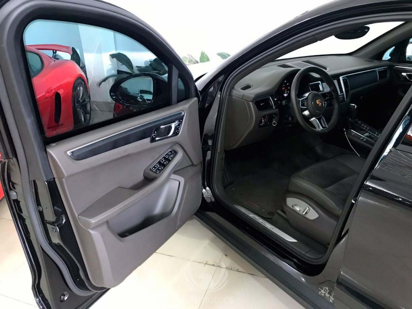 Foto do veículo PORSCHE  MACAN 2.0 2015 40.956 KM 289.000,00