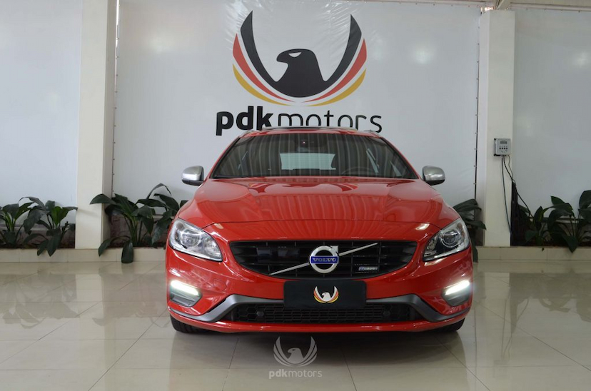 Foto do veículo VOLVO  V60 T6 R-DESIGN 2014 13.550 KM 159.900,00