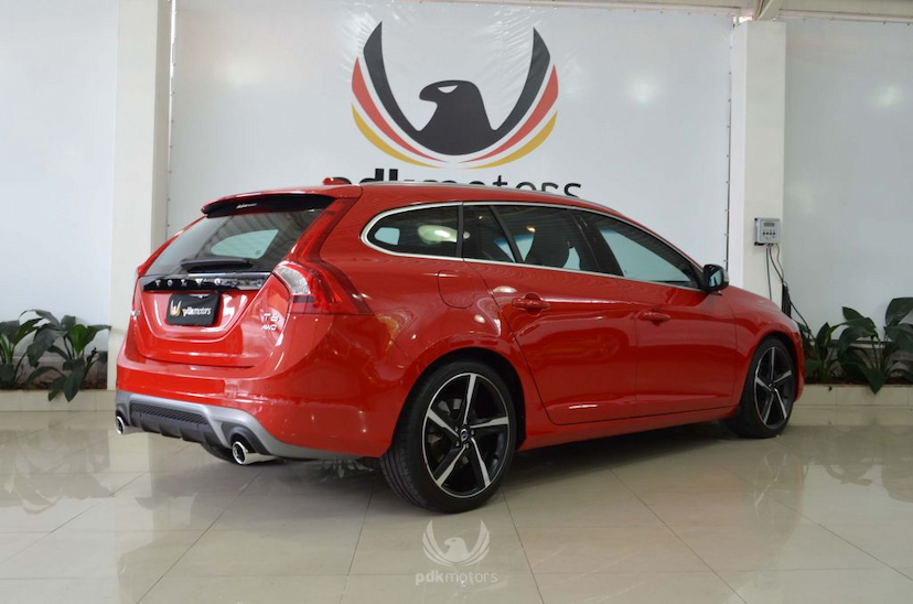 Foto do veículo VOLVO  V60 T6 R-DESIGN 2014 13.550 KM 159.900,00