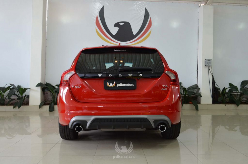 Foto do veículo VOLVO  V60 T6 R-DESIGN 2014 13.550 KM 159.900,00