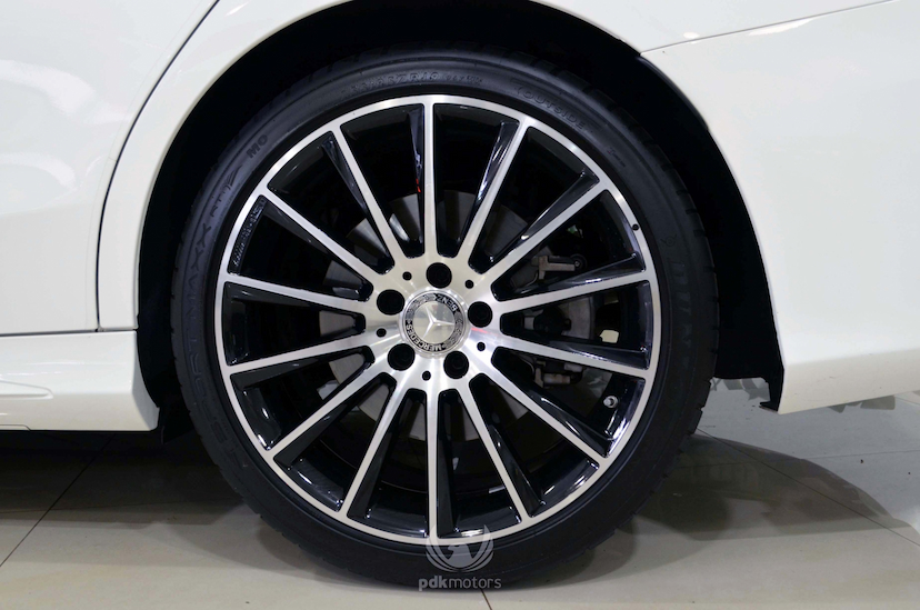 Foto do veículo MERCEDES-BENZ  C 450 AMG 2016 5.360 KM 280.000,00