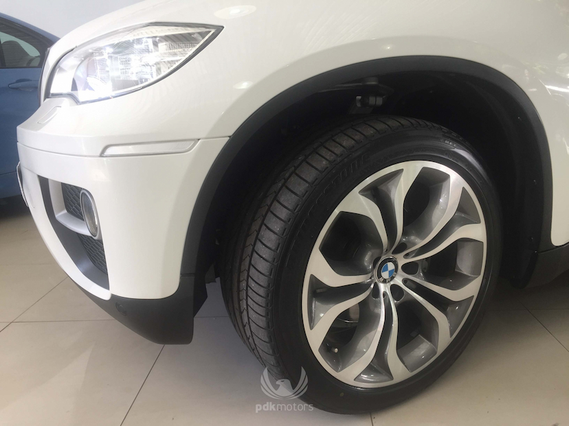 Foto do veículo BMW  X6 35I X-DRIVE 2014 48.671 KM 219.000,00