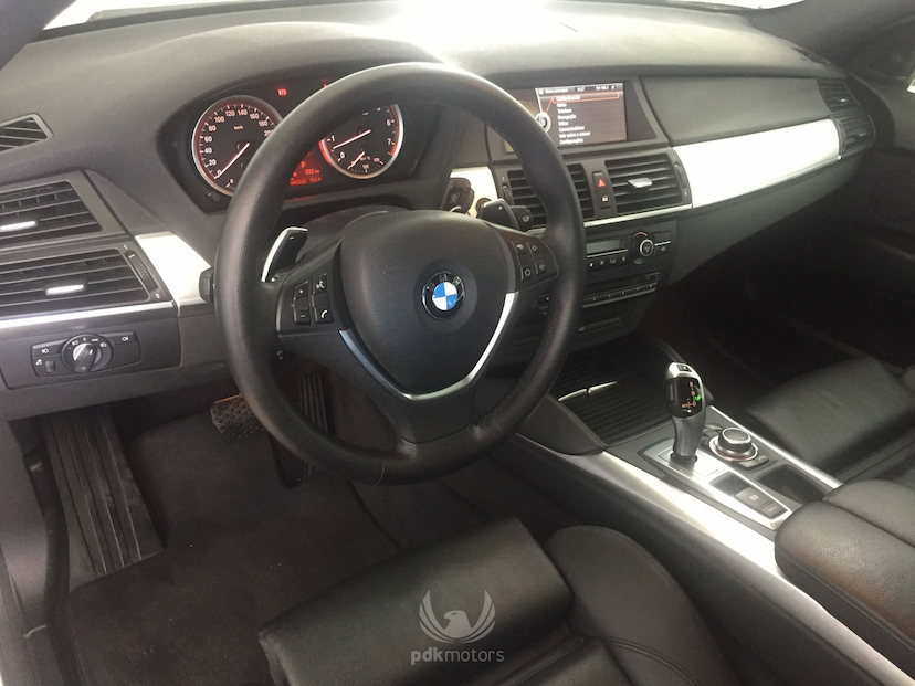 Foto do veículo BMW  X6 35I X-DRIVE 2014 48.671 KM 219.000,00