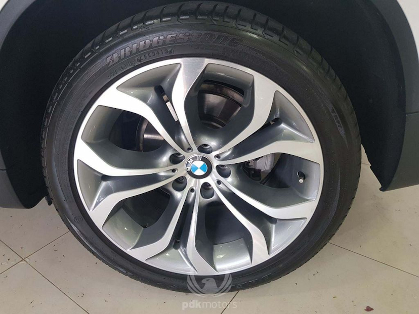 Foto do veículo BMW  X6 35I X-DRIVE 2014 9.900 KM 259.000,00