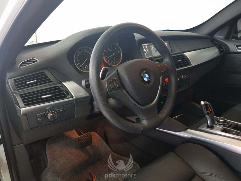 Foto do veículo BMW  X6 35I X-DRIVE 2014 9.900 KM 259.000,00
