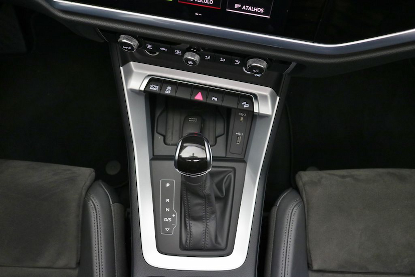 Foto do veículo AUDI Q3 BLACK S-TRONIC 2021 17.400 KM 279.000,00