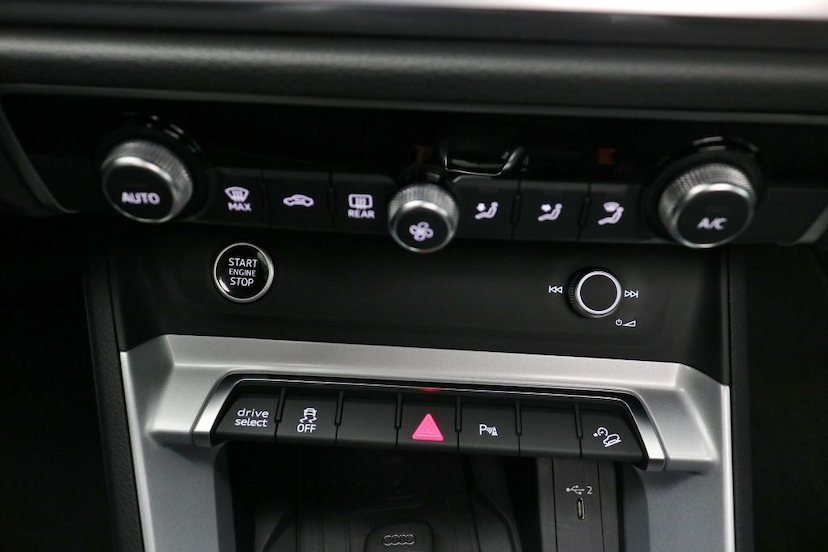Foto do veículo AUDI Q3 BLACK S-TRONIC 2021 17.400 KM 279.000,00