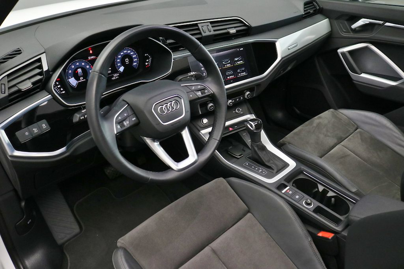 Foto do veículo AUDI Q3 BLACK S-TRONIC 2021 17.400 KM 279.000,00