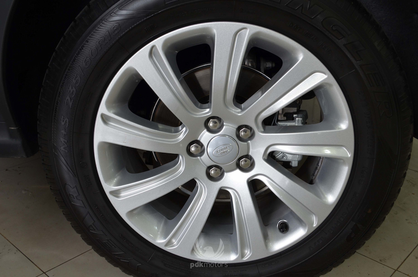 Foto do veículo LAND ROVER  DISCOVERY SPORT SE TD4 2017 16.085 KM 199.000,00