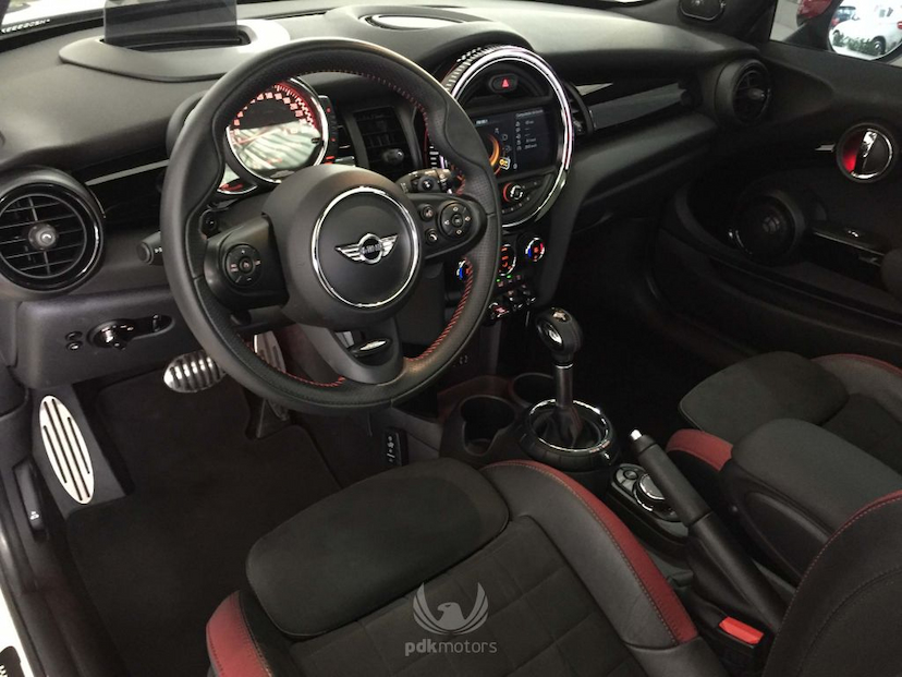 Foto do veículo MINI  COOPER JCW 2P 2017 13.860 KM 139.900,00