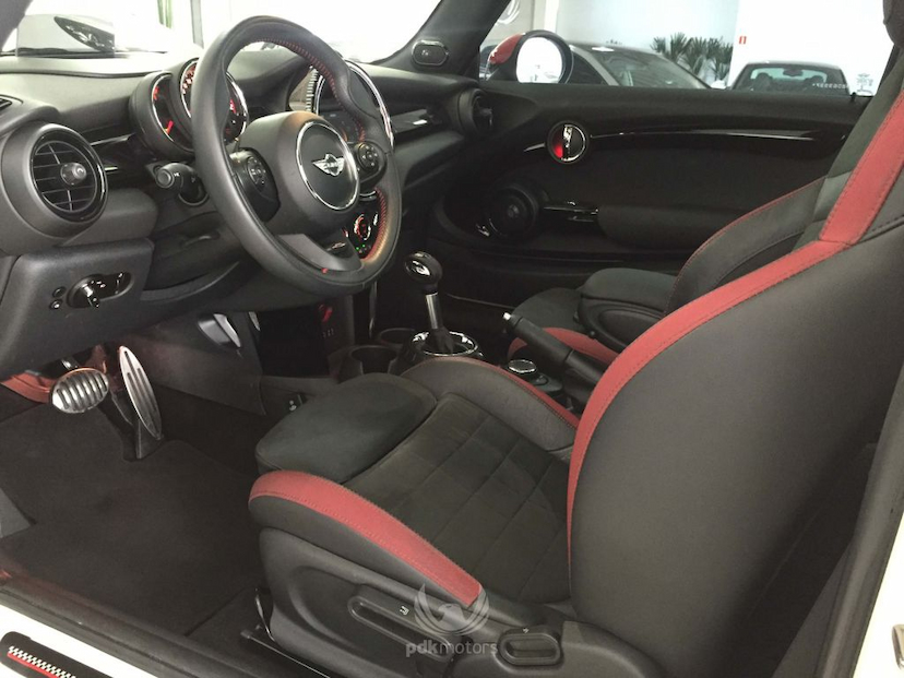 Foto do veículo MINI  COOPER JCW 2P 2017 13.860 KM 139.900,00
