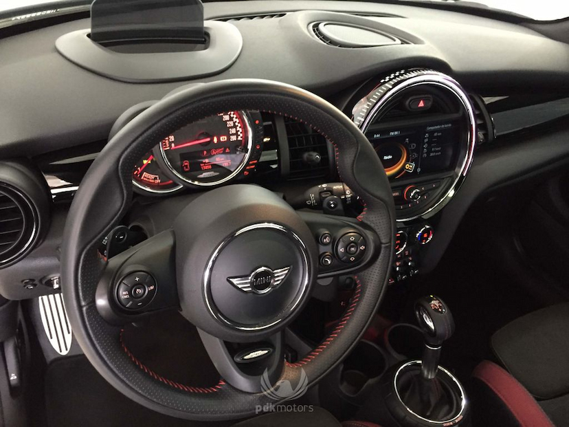 Foto do veículo MINI  COOPER JCW 2P 2017 13.860 KM 139.900,00