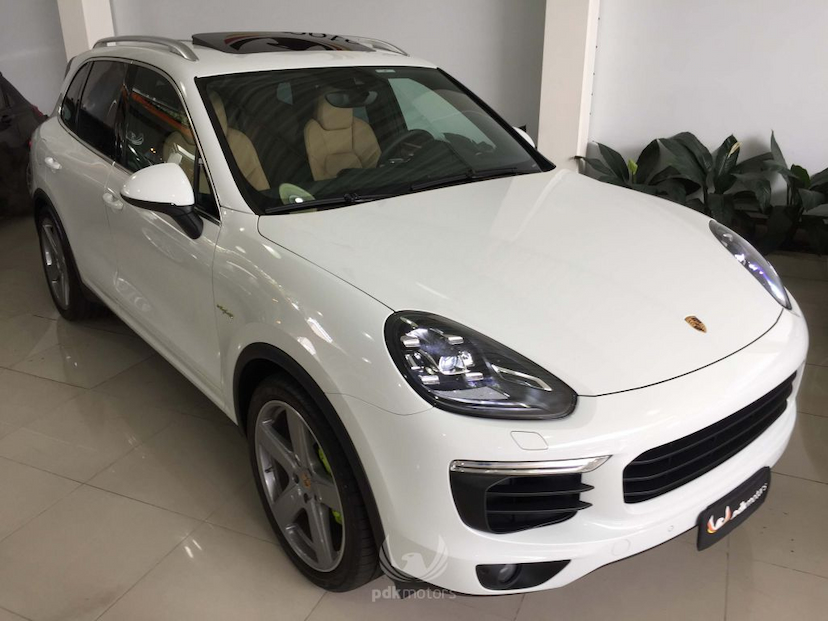 Foto do veículo PORSCHE  CAYENNE S E-HYBRID 2017 1.960 KM 379.000,00