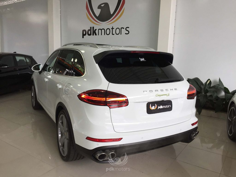 Foto do veículo PORSCHE  CAYENNE S E-HYBRID 2017 1.960 KM 379.000,00