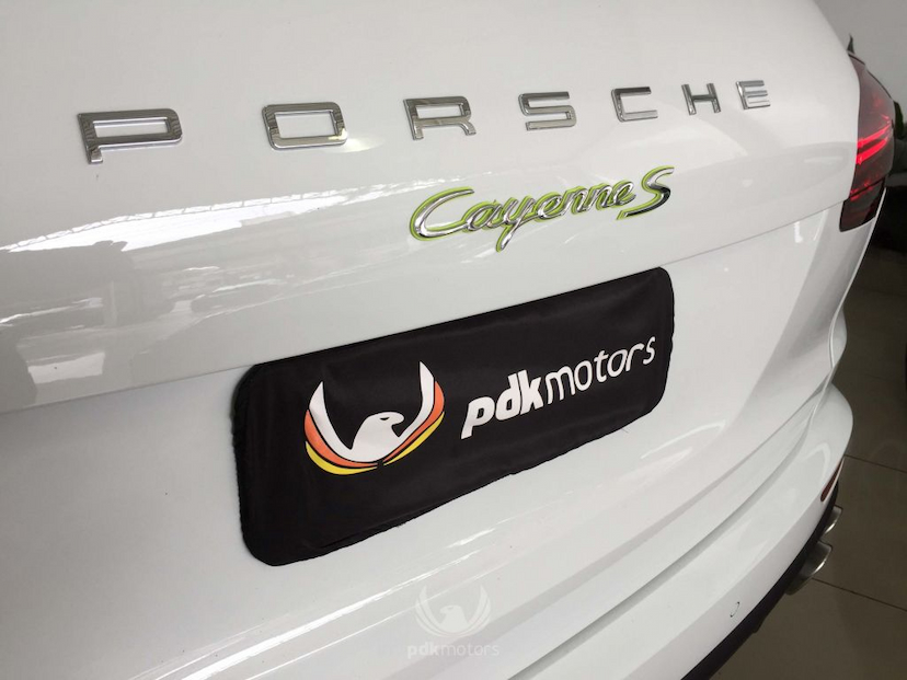 Foto do veículo PORSCHE  CAYENNE S E-HYBRID 2017 1.960 KM 379.000,00