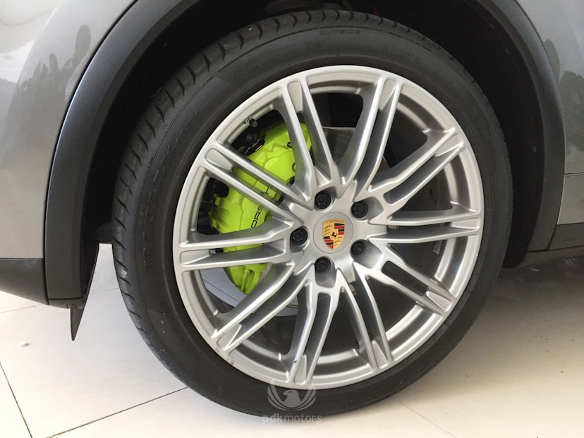 Foto do veículo PORSCHE  CAYENNE S E-HYBRID 2017 13.250 KM 399.000,00