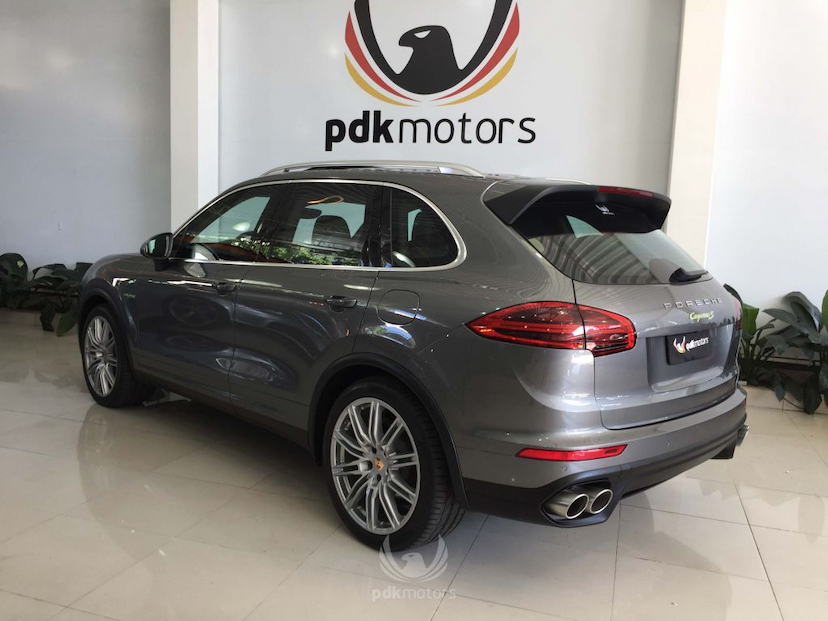 Foto do veículo PORSCHE  CAYENNE S E-HYBRID 2017 13.250 KM 399.000,00