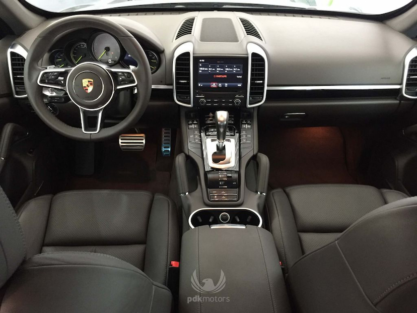 Foto do veículo PORSCHE  CAYENNE S E-HYBRID 2017 13.250 KM 399.000,00