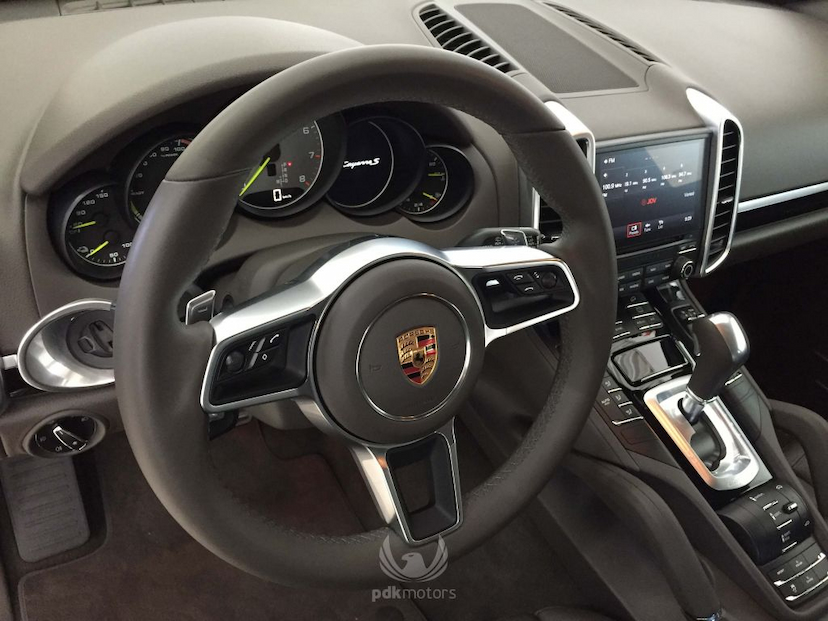Foto do veículo PORSCHE  CAYENNE S E-HYBRID 2017 13.250 KM 399.000,00