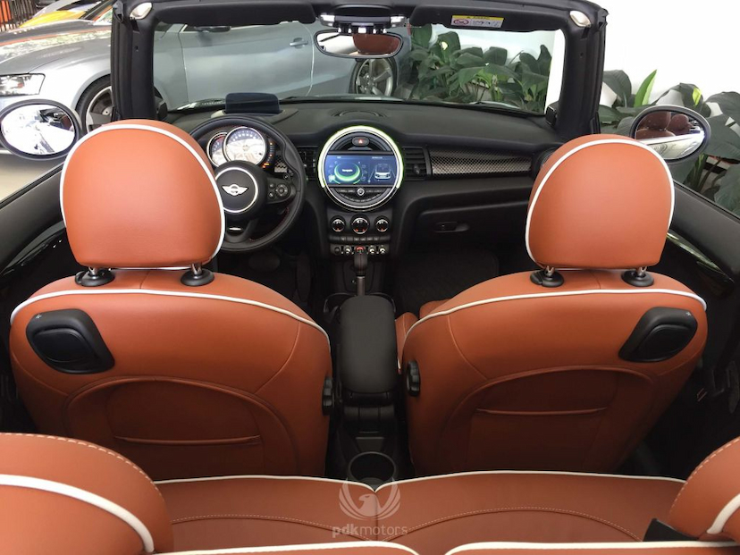 Foto do veículo MINI  CABRIO COOPER S 2018 4.660 KM 159.000,00