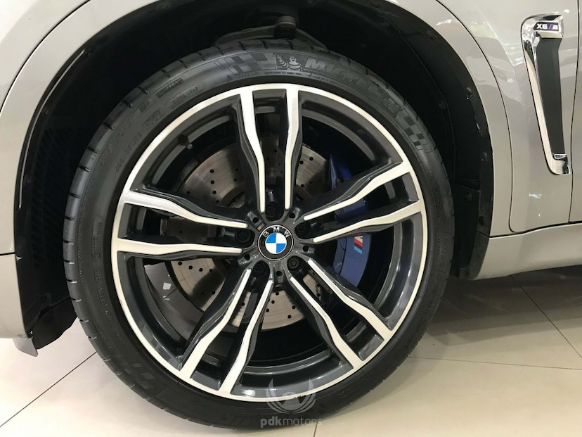Foto do veículo BMW  X6 M 2016 53.080 KM 389.000,00
