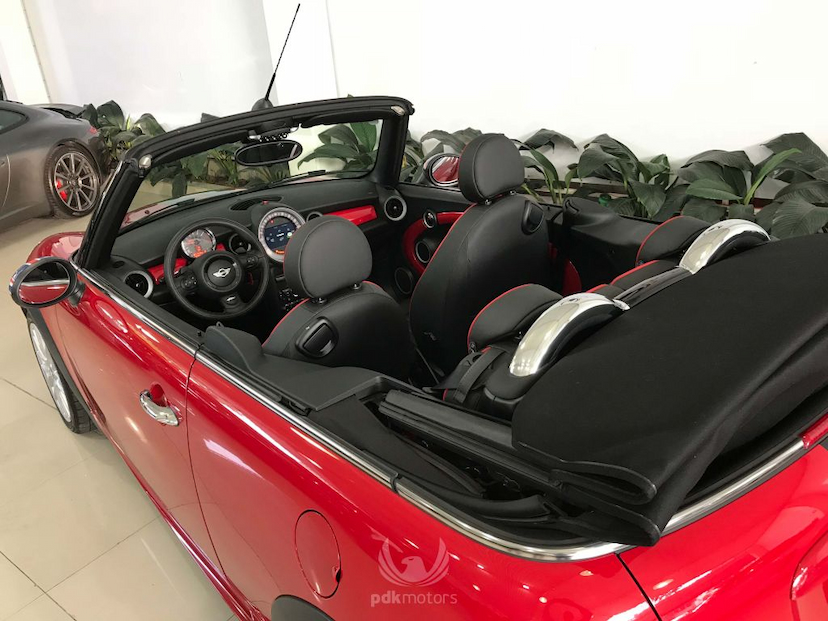 Foto do veículo MINI  CABRIO COOPER JCW 2014 10.450 KM 114.000,00