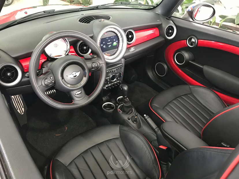 Foto do veículo MINI  CABRIO COOPER JCW 2014 10.450 KM 114.000,00