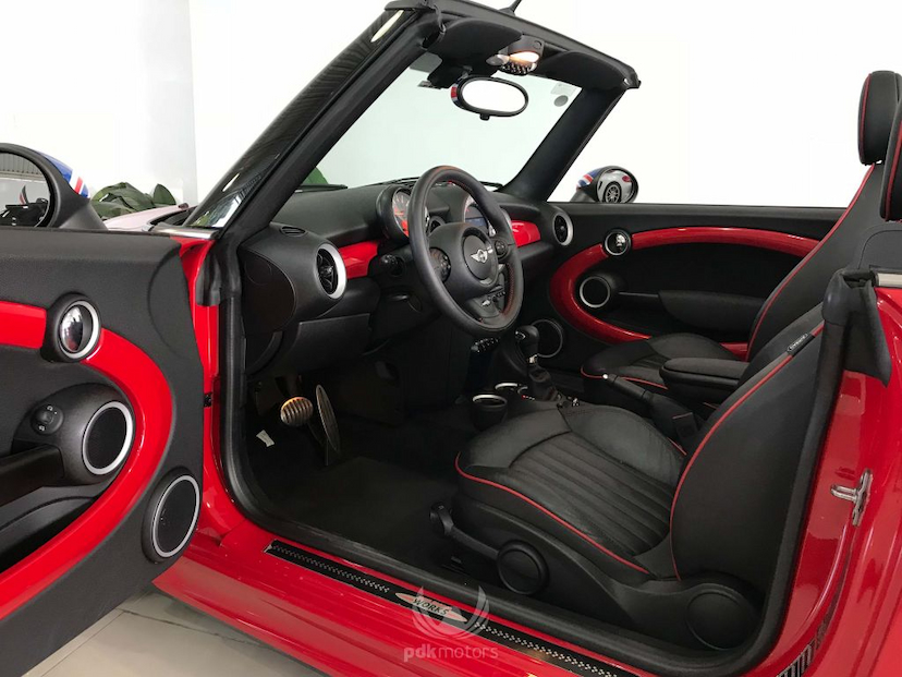 Foto do veículo MINI  CABRIO COOPER JCW 2014 10.450 KM 114.000,00