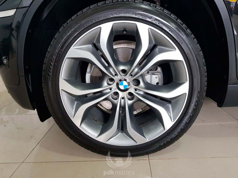 Foto do veículo BMW  X6 35I X-DRIVE 2014 22.775 KM 198.900,00
