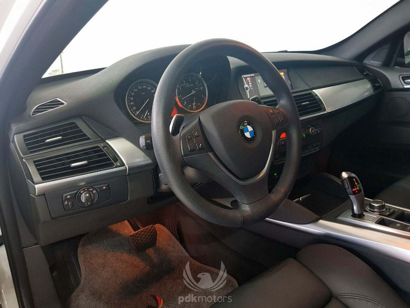 Foto do veículo BMW  X6 35I X-DRIVE 2014 22.775 KM 198.900,00