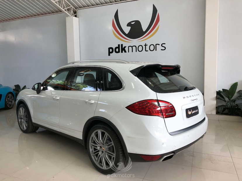 Foto do veículo PORSCHE  CAYENNE S V8 4.8L 2012 38.394 KM 219.000,00