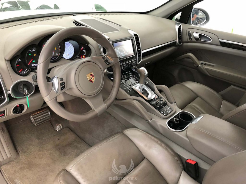 Foto do veículo PORSCHE  CAYENNE S V8 4.8L 2012 38.394 KM 219.000,00