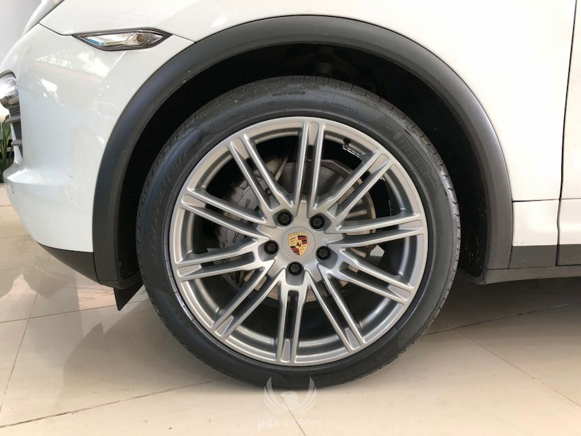 Foto do veículo PORSCHE  CAYENNE S V8 4.8L 2012 38.394 KM 219.000,00