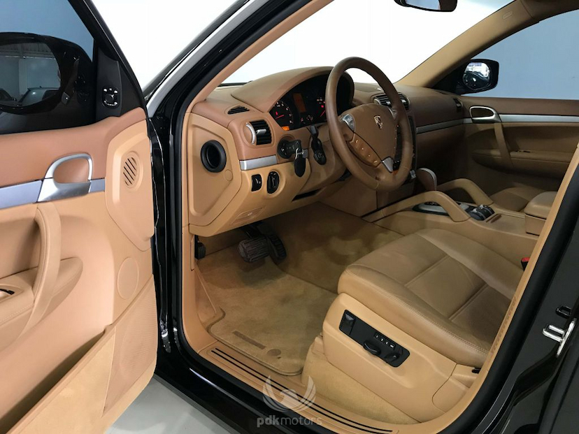 Foto do veículo PORSCHE  CAYENNE PREMIUM V6 2009 23.725 KM 109.000,00