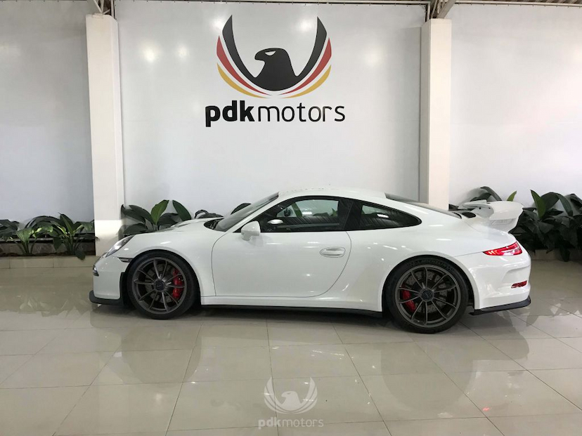 Foto do veículo PORSCHE  911 GT3 2014 13.350 KM 819.000,00