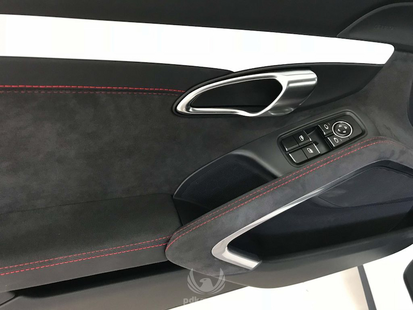 Foto do veículo PORSCHE  911 GT3 2014 13.350 KM 819.000,00