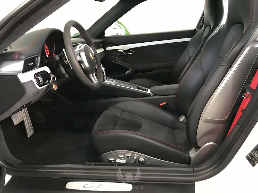 Foto do veículo PORSCHE  911 GT3 2014 13.350 KM 819.000,00