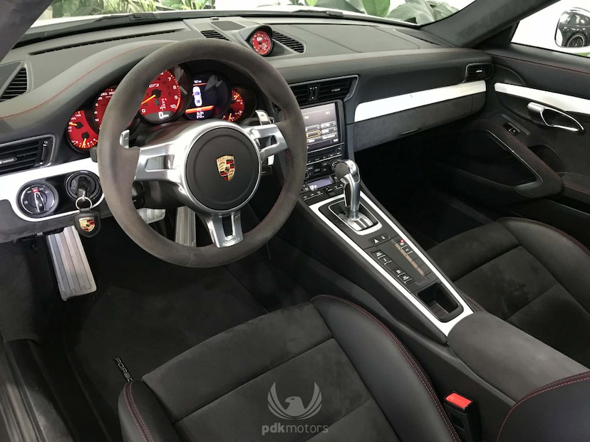Foto do veículo PORSCHE  911 GT3 2014 13.350 KM 819.000,00