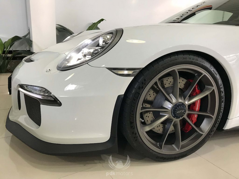 Foto do veículo PORSCHE  911 GT3 2014 13.350 KM 819.000,00