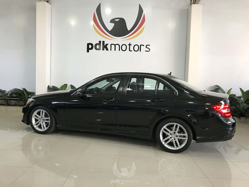 Foto do veículo MERCEDES-BENZ  C180 CGI 2014 23.771 KM 105.000,00
