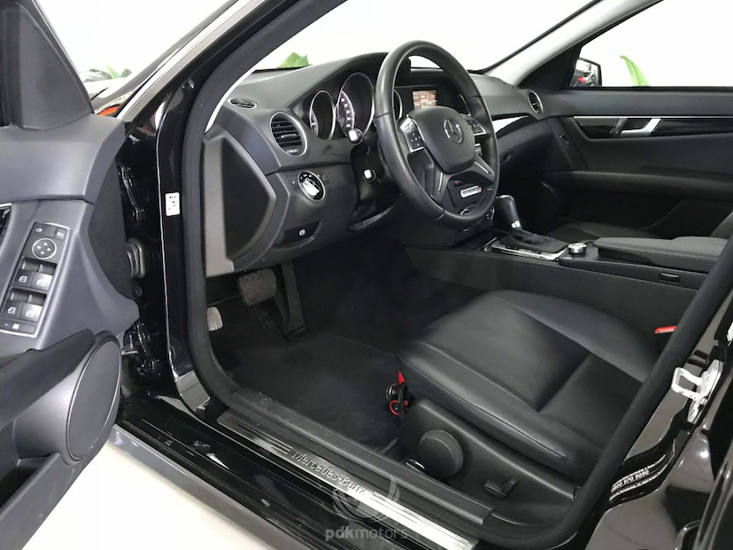 Foto do veículo MERCEDES-BENZ  C180 CGI 2014 23.771 KM 105.000,00