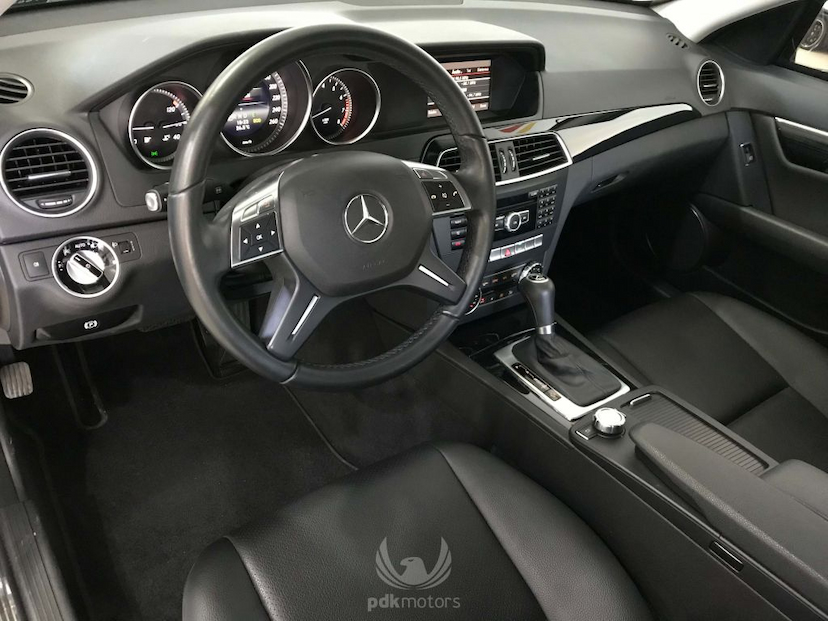 Foto do veículo MERCEDES-BENZ  C180 CGI 2014 23.771 KM 105.000,00
